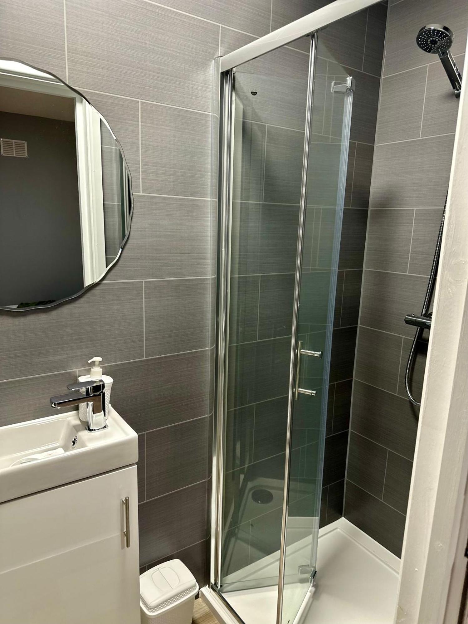 Cosy Ensuite Double Room, Near Heathrow Airport Northolt  Εξωτερικό φωτογραφία