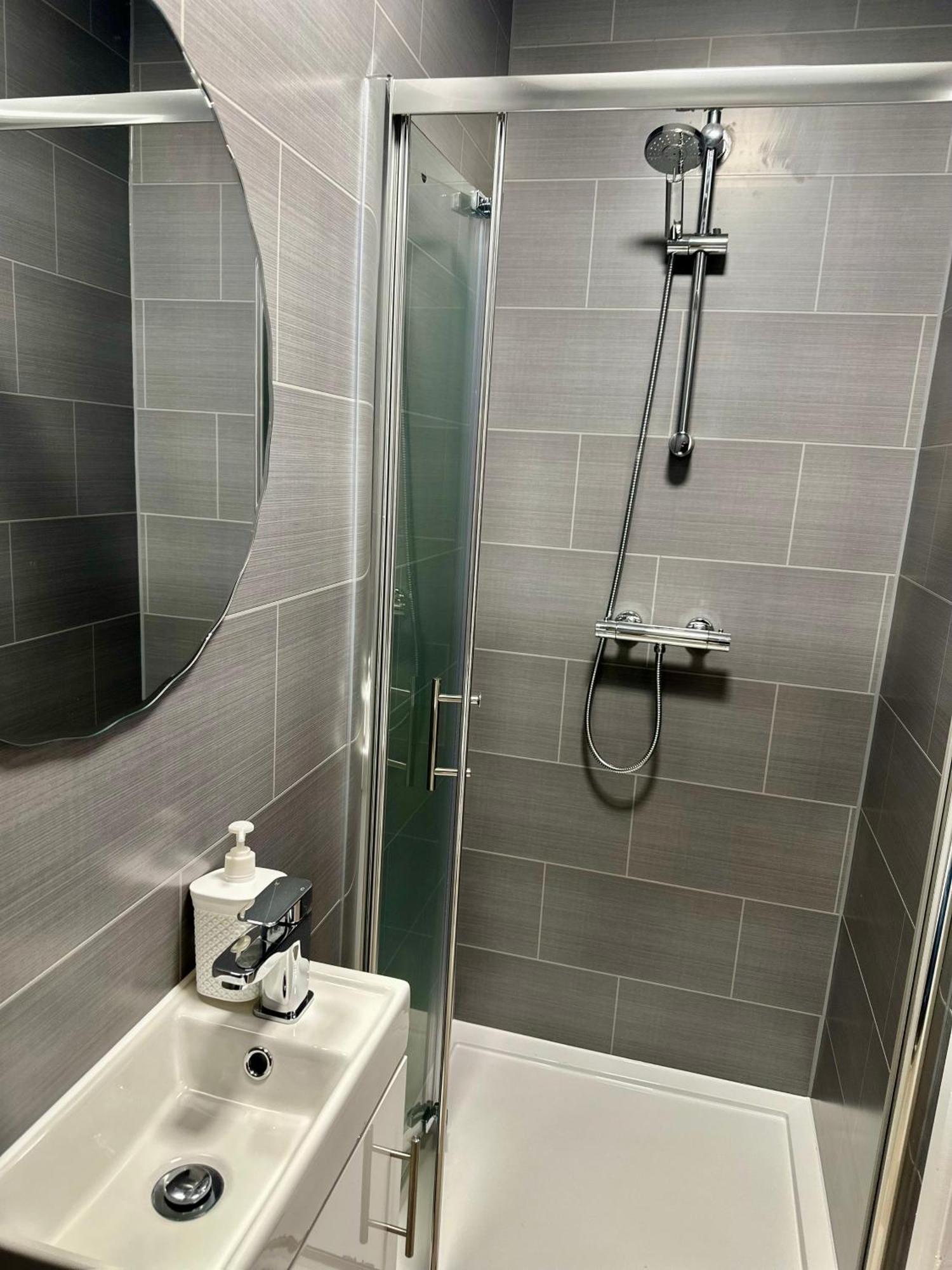 Cosy Ensuite Double Room, Near Heathrow Airport Northolt  Εξωτερικό φωτογραφία