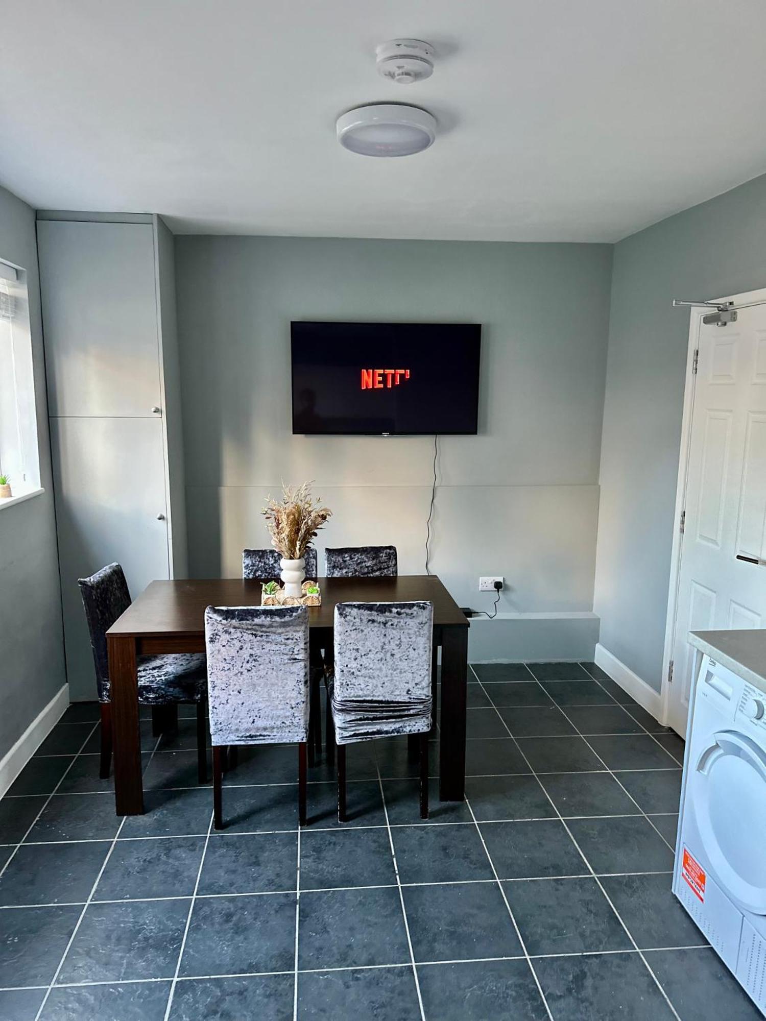 Cosy Ensuite Double Room, Near Heathrow Airport Northolt  Εξωτερικό φωτογραφία