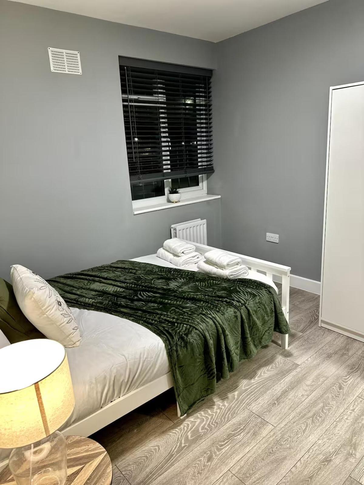 Cosy Ensuite Double Room, Near Heathrow Airport Northolt  Εξωτερικό φωτογραφία