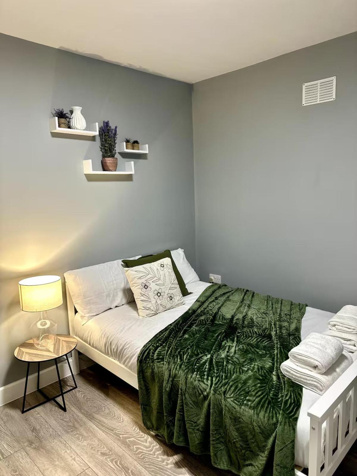 Cosy Ensuite Double Room, Near Heathrow Airport Northolt  Εξωτερικό φωτογραφία